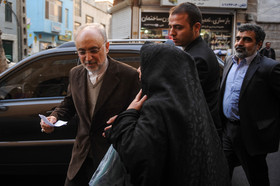 علی‌اکبر صالحی رئیس سازمان انرژی اتمی در مراسم ختم برادر معاون مطبوعاتی وزارت ارشاد